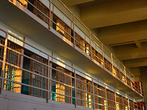 Do prisons have A/C?