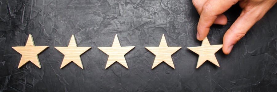 5 wooden stars placed on a dark background