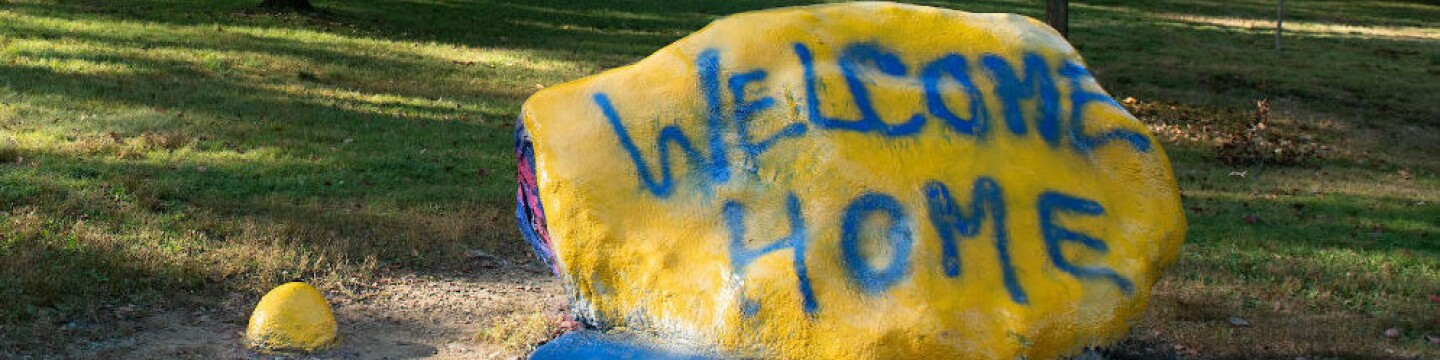 rock spraypainted with "Welcome home" message on Kent State University campus