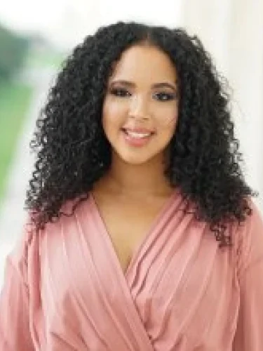 Chello Elmi headshot