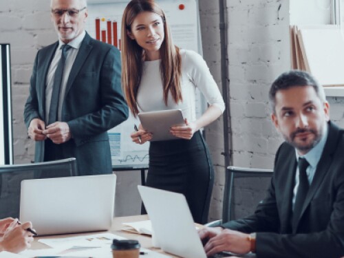 6 business professionals having a meeting